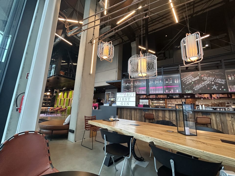 Lobby Moxy Poznań Airport