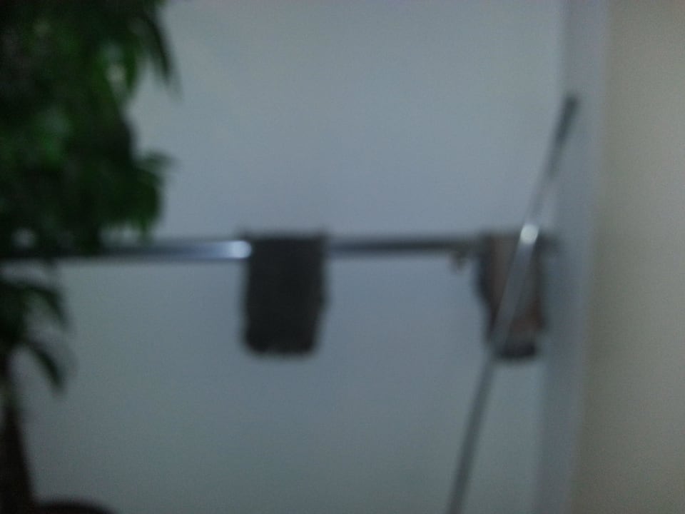 Waschlapen in eingang zu zimmer Hane Family Resort