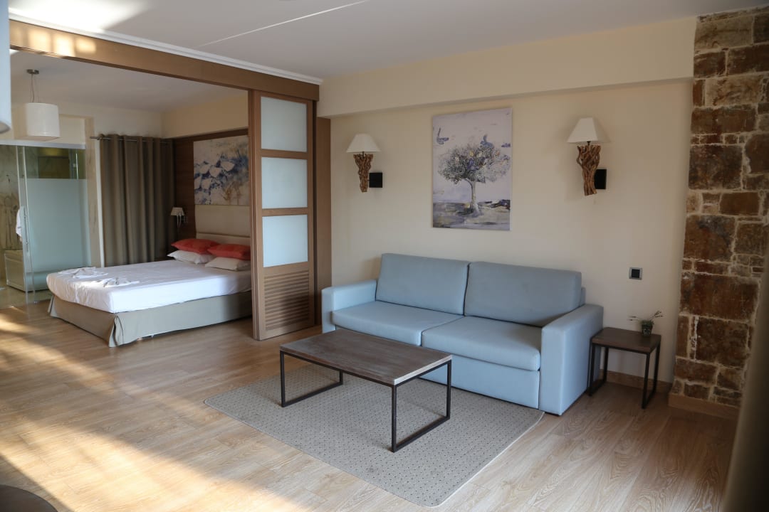 Wohnbereich Suite mit eigenem Pool Anthemus Sea Beach Hotel & Spa
