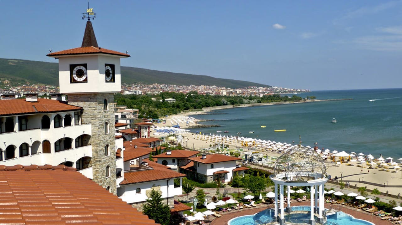 Aus dem 8ten Stock, da gibt es eine Terrasse Helena Sands