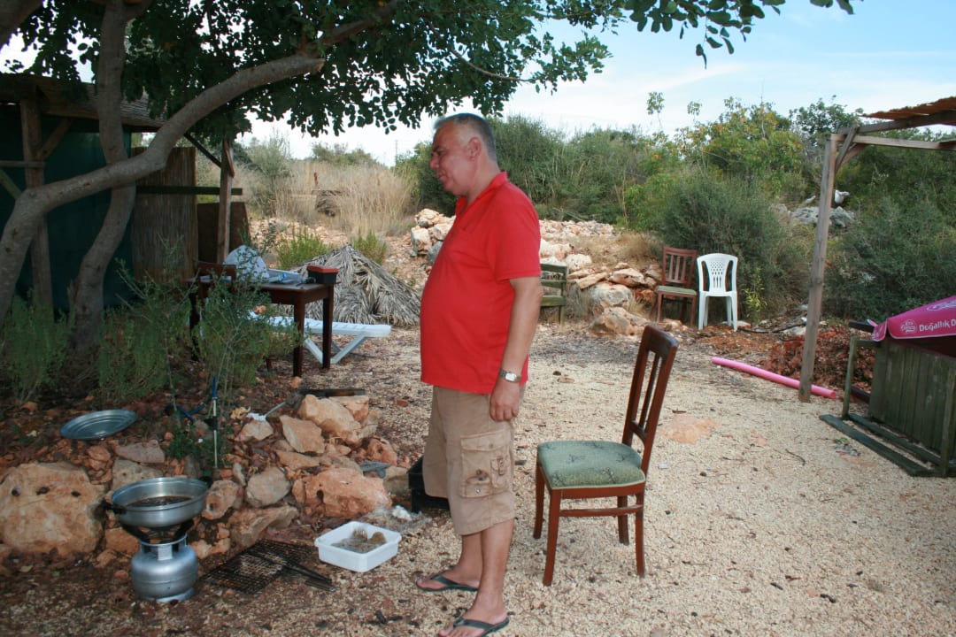 Vorbereitung zum Grillen auf Campingplatz Hotel Peine