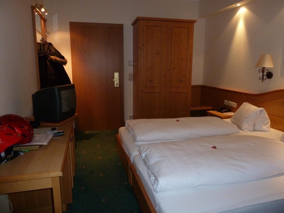 Zimmer Hotel Tiroler ADLER - bed and breakfast