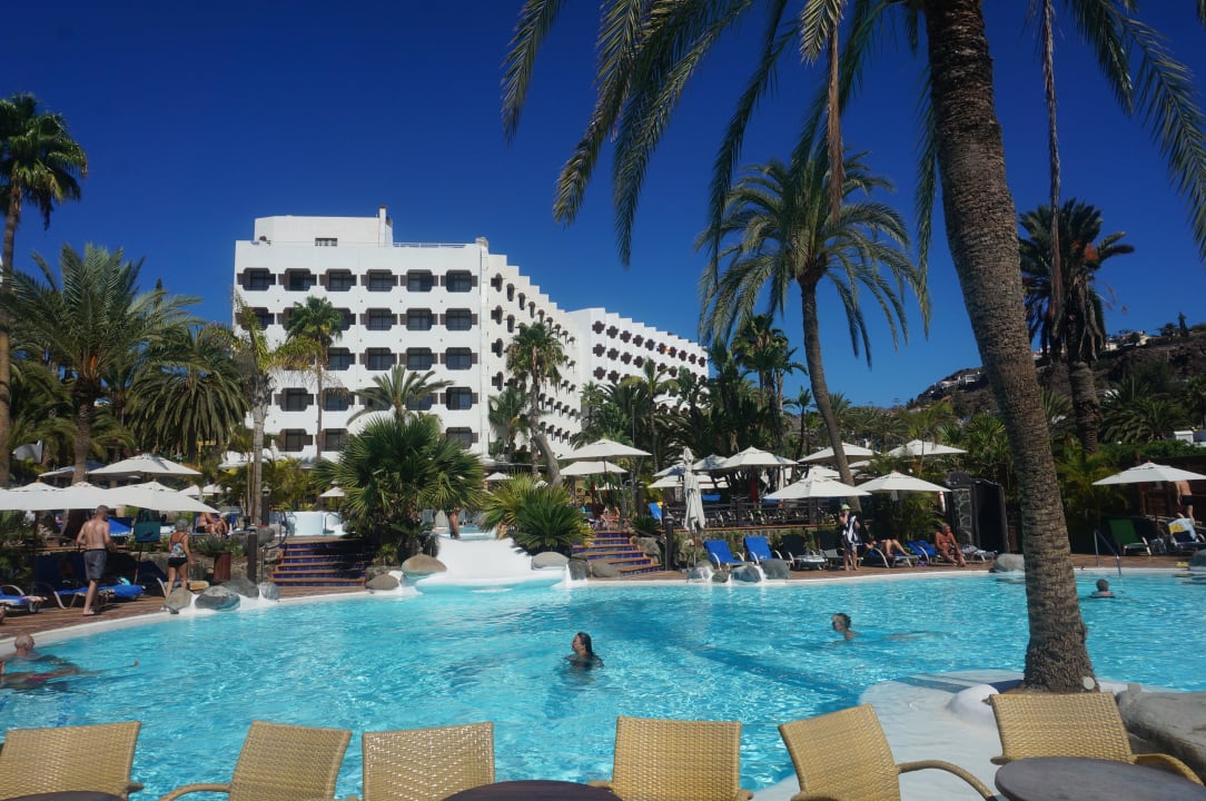 Poollandschaft vom IFA-Beach-Hotel in San Agustín Corallium Beach by Lopesan Hotels - Adults only