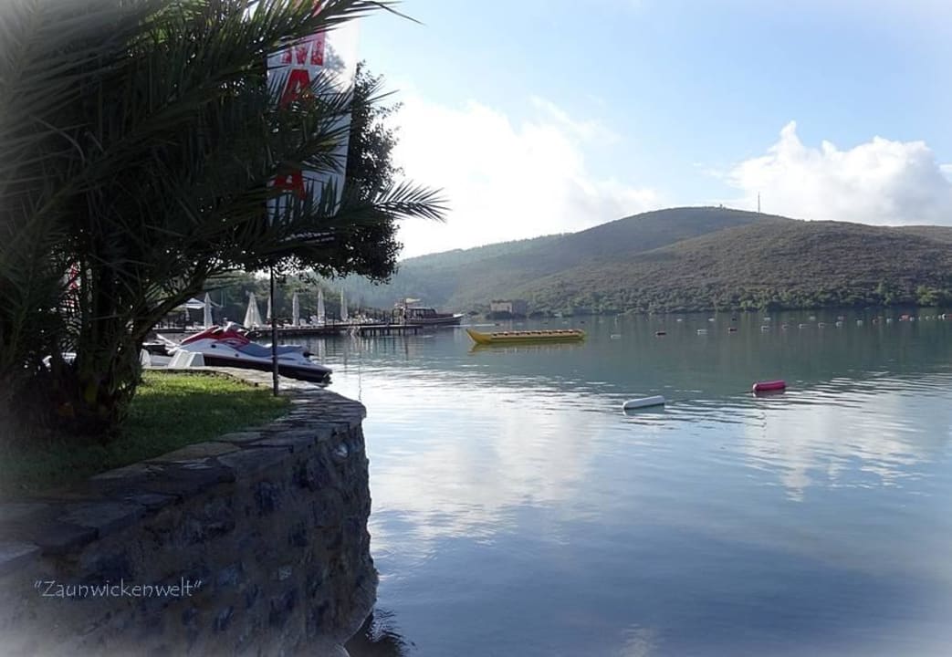 Spiegelglatte Aussicht Green Bay Resort & Spa