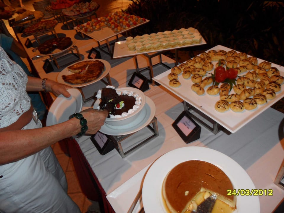 BBQ am Pool Pandanus Resort