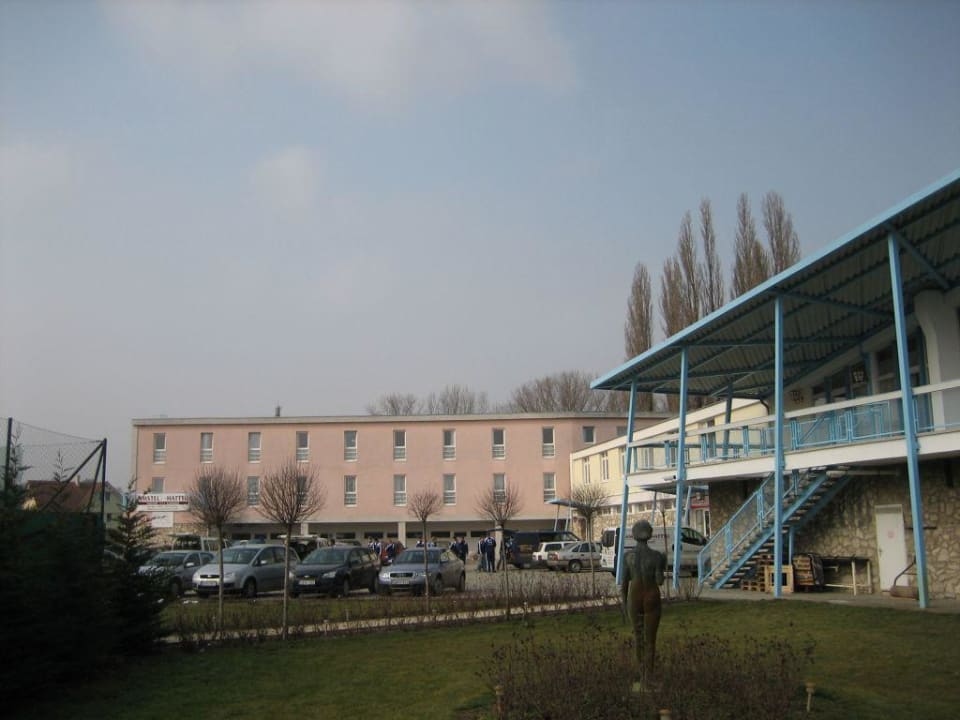 Aussenansicht des Hotelbereichs Amstel Hattyú  Hotel