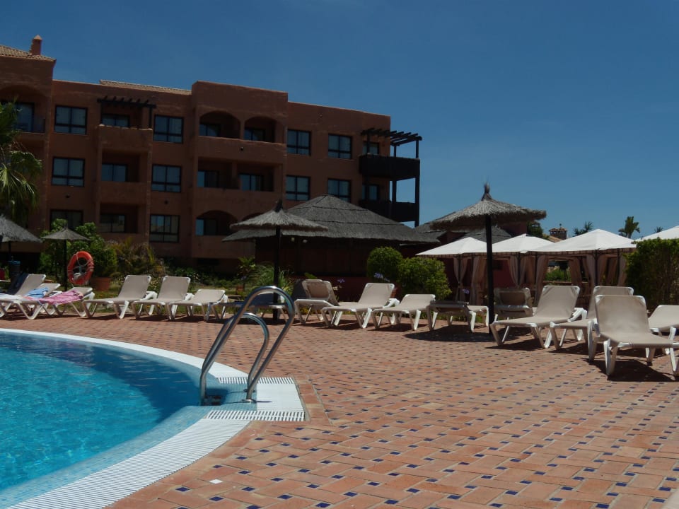 Blick über den Pool auf Appartements Bakour Oh Nice Costa del Sol