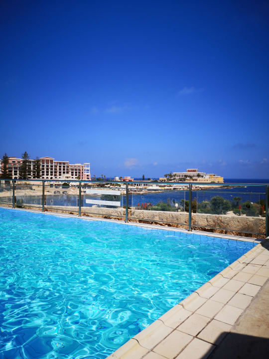 Pool Hilton Malta