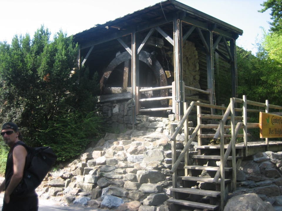Wassermühle Weg zum Eingang Market Dom Center Parcs Het Heijderbos