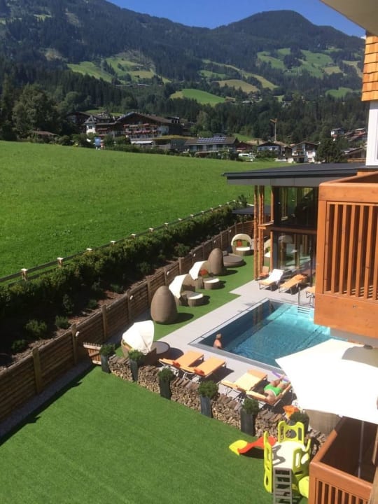 Activity Pool Blick vom Zimmer  Mia Alpina . Zillertal Family Retreat