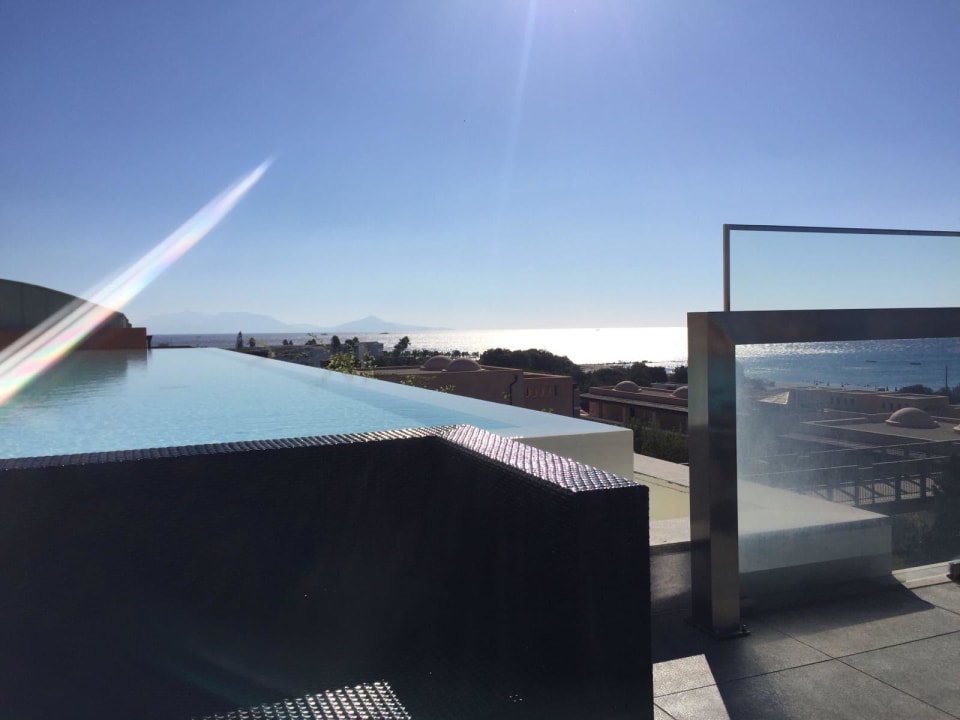 Pool bei der Lobby Atlantica Belvedere Resort