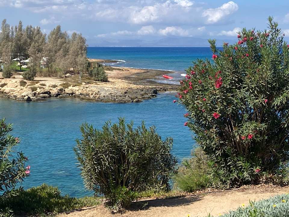 Strand Crystal Springs Beach Hotel