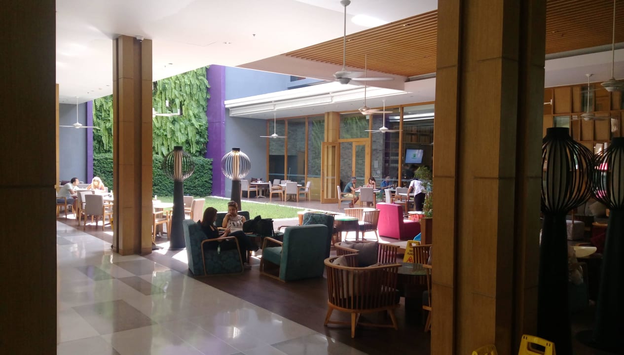 Restaurant Holiday Inn Express Phuket Patong Beach Central