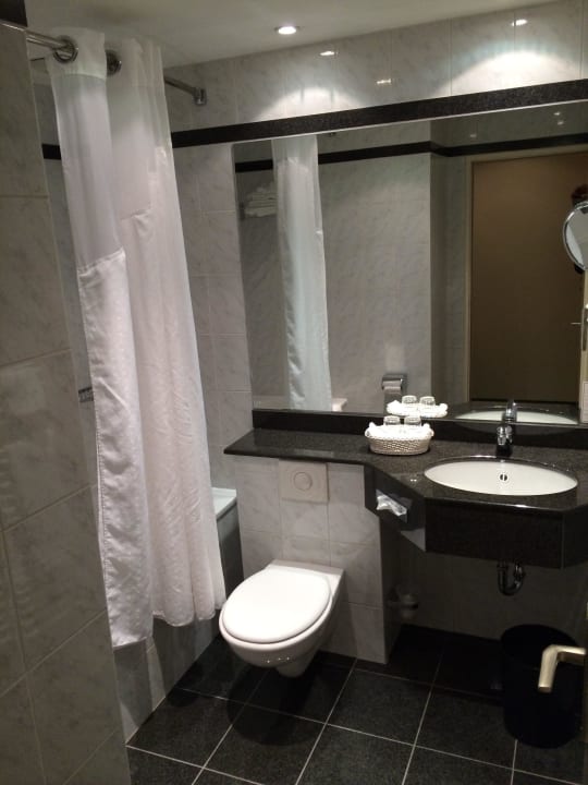 Schöne Badezimmer Leonardo Hotel Hannover Airport