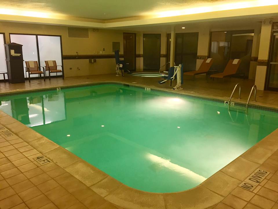 Pool Hotel Courtyard by Marriott Utica