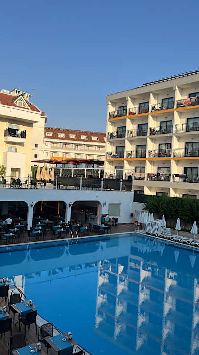 Pool Side Aquamarin Resort & Spa