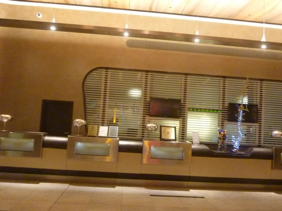 Rezeption Hilton Frankfurt Airport