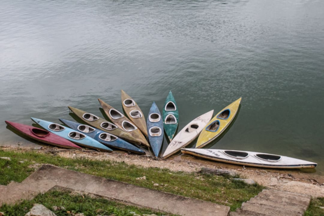 Kajaks standen den Gästen zur Verfügung Hotel Belum Rainforest Resort