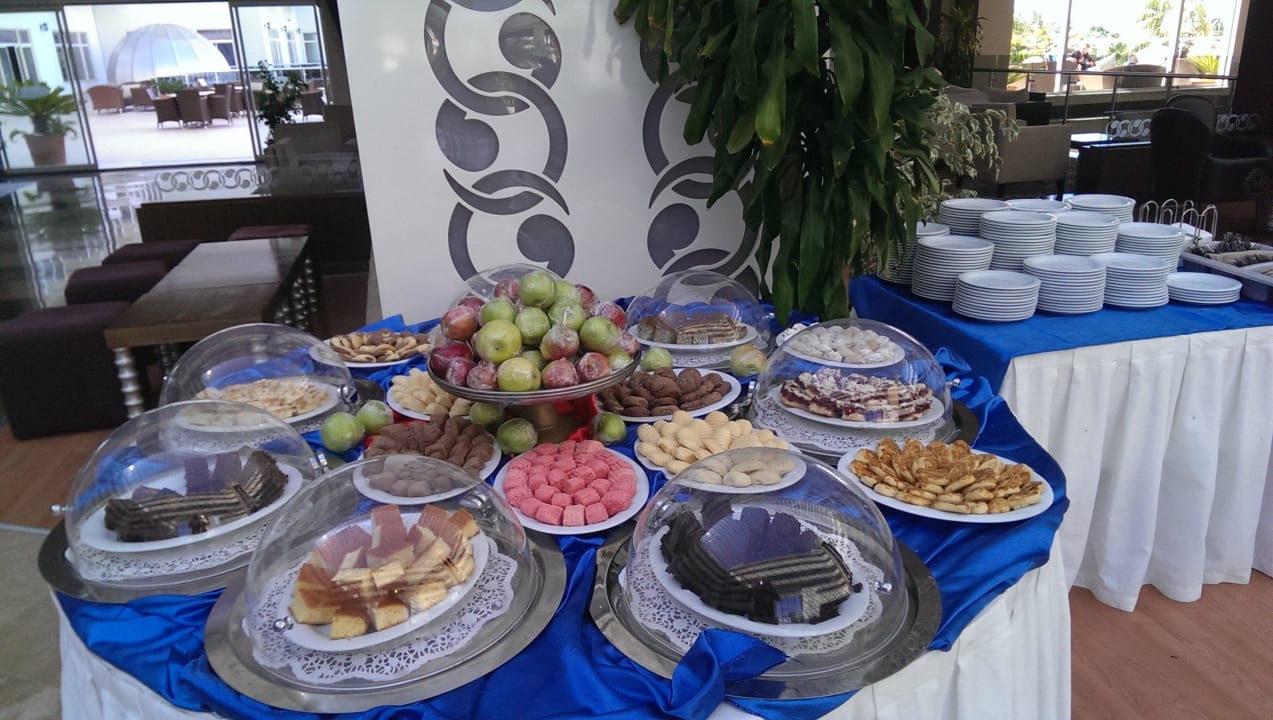 Tgl. ab 10.00 Uhr  die Gebäckauswahl in der Lobby Seaden Sea World Resort & Spa