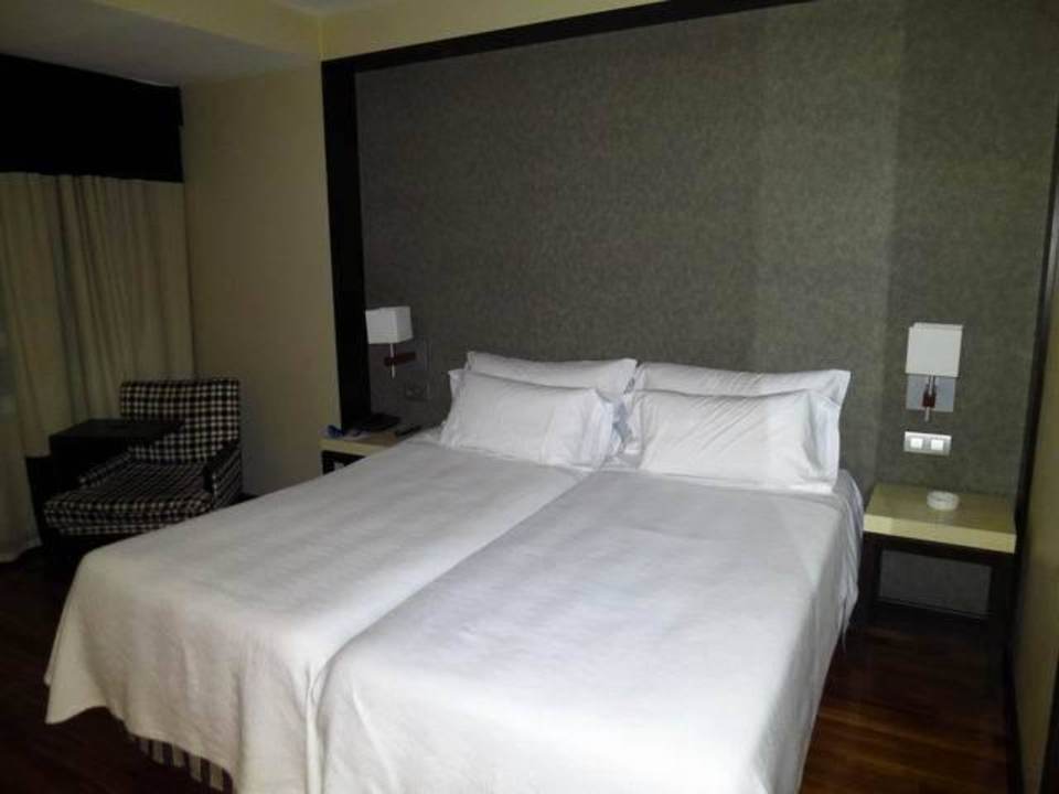 Innenraum – Zimmerbereich- Schlafraum NH Canciller Ayala Vitoria