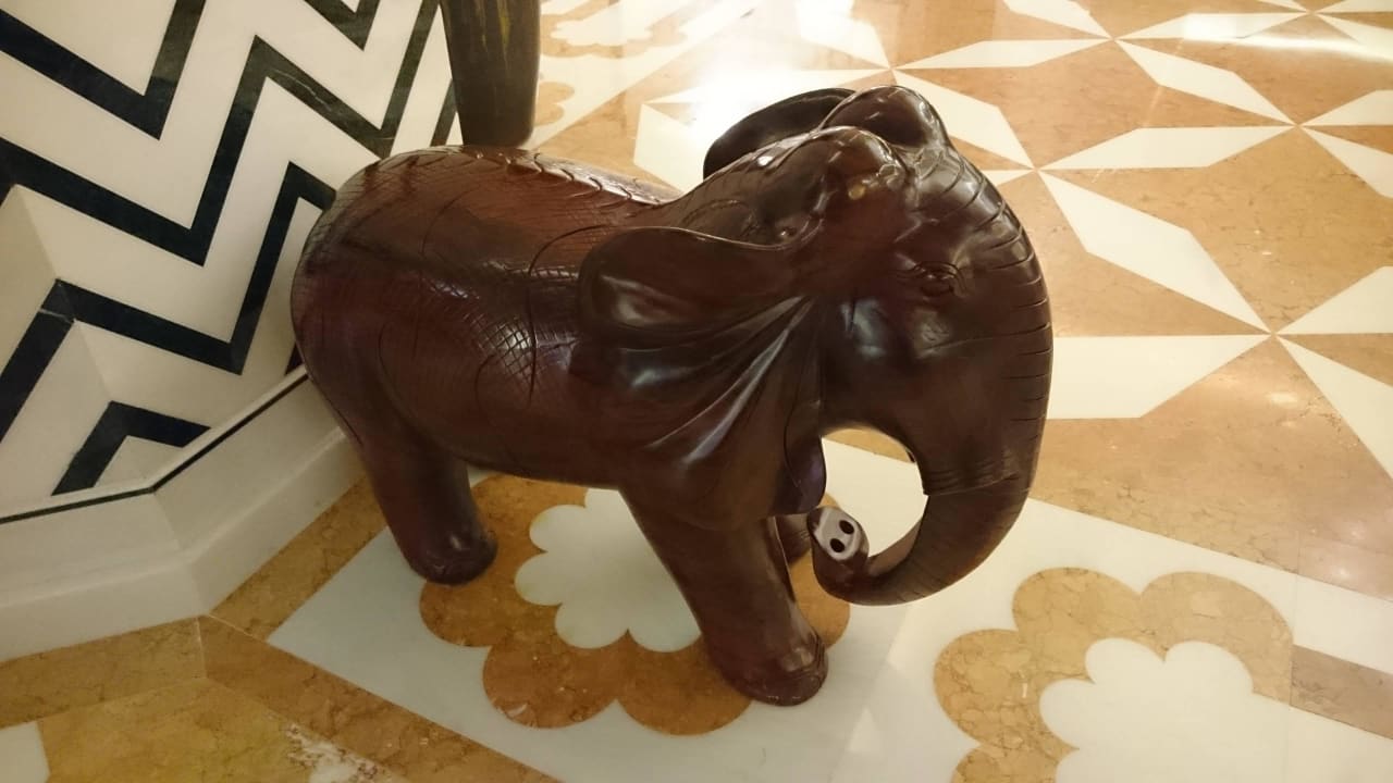 Kunst Royal Taj Mahal Hotel