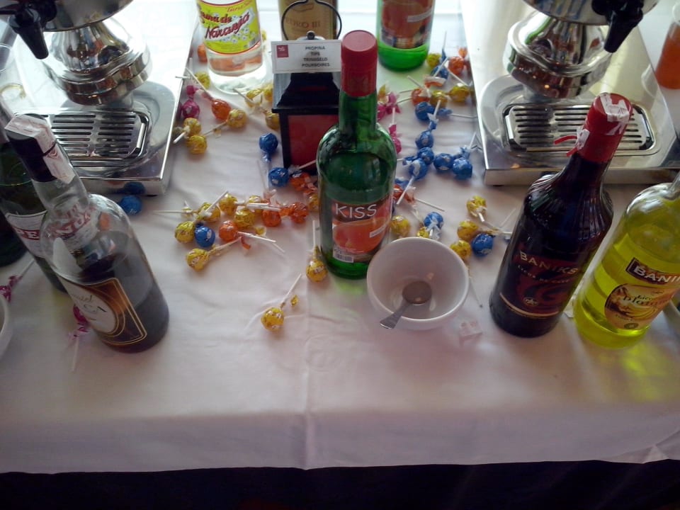 Liquori e caramelle a disposizione al ristorante Relaxia Olivina