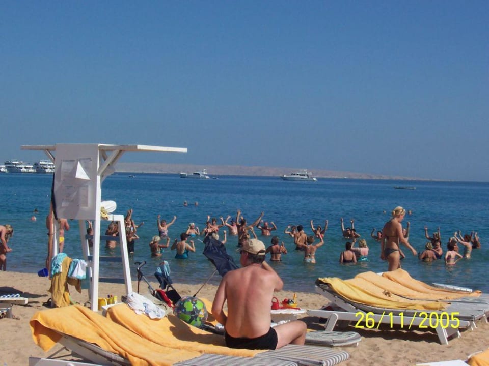 Eins und Zwei und Arme hoch! The Grand Hotel Hurghada
