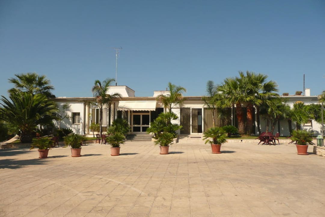 Vordere Terrasse mit Eingangsbereich Hotel Il Timone