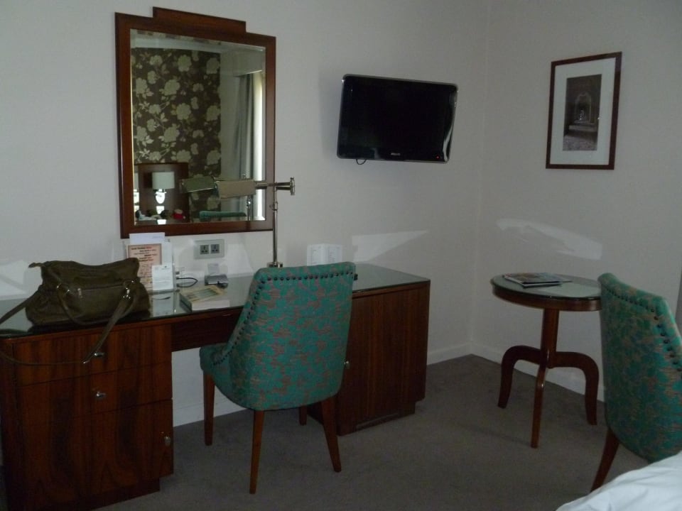 Der Schreibtisch im Zimmer The Phoenicia Malta