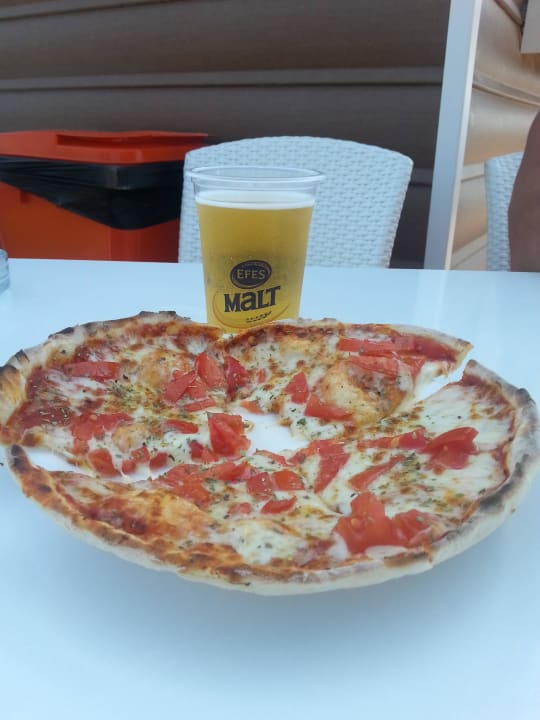 Pizze & Getränke am Strand Labranda Lebedos Princess