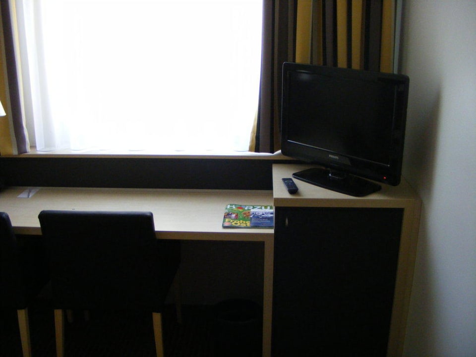 Schreibtisch & Fernseher Hotel Chateau Kurfürstendamm