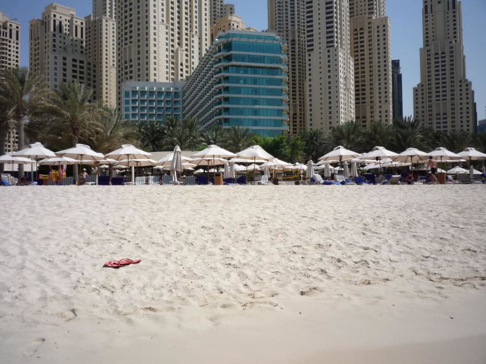 Blick auf das Hilton Jumeirah Beach Golden Sands Hotel Creek