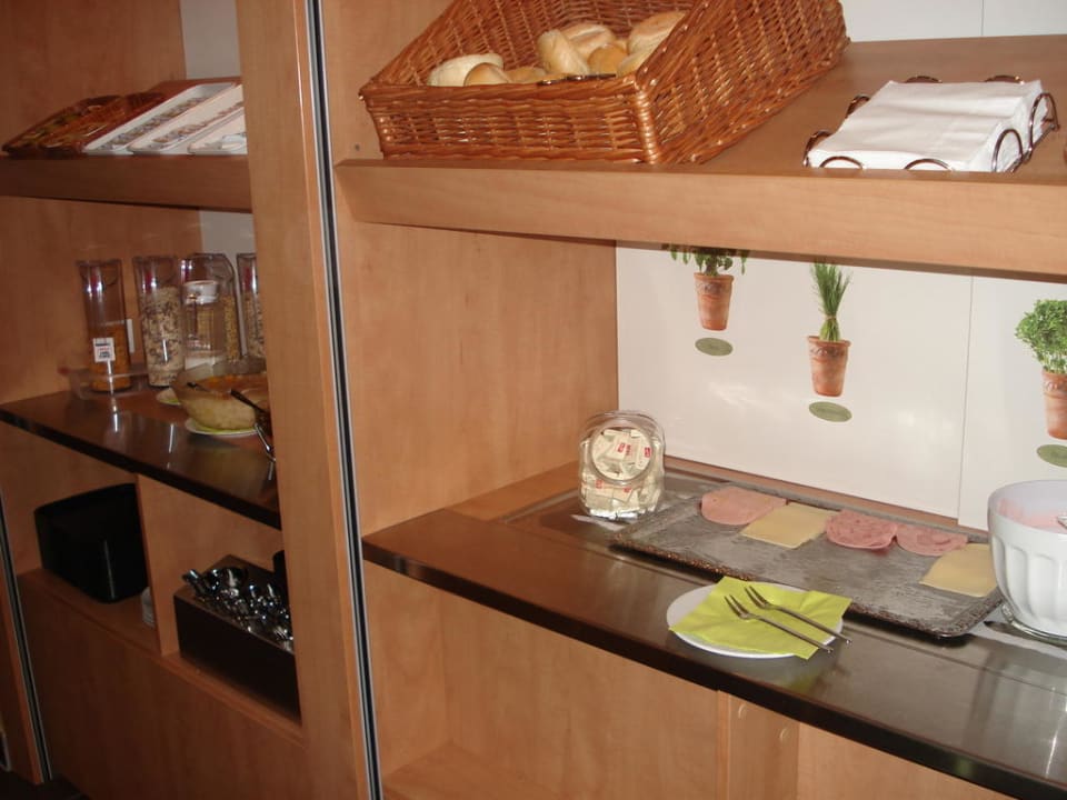 Frühstücksbuffet B&B Hotel Berlin Genshagen-Süd