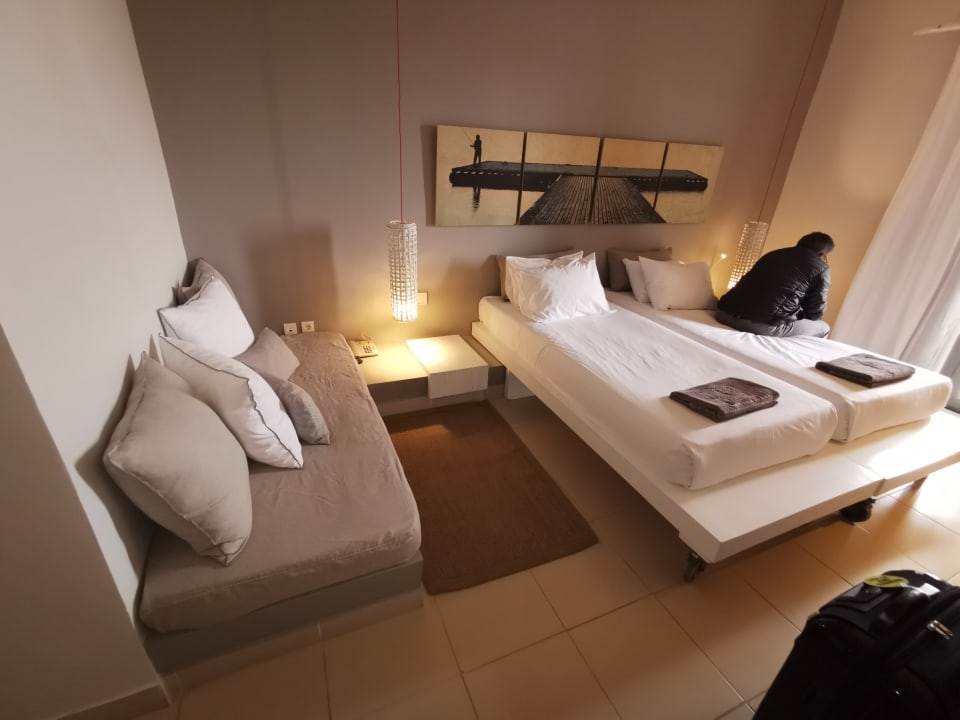 Zimmer The Bay Hotel & Suites