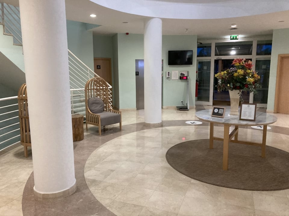 Lobby NH Marina Portimão Resort