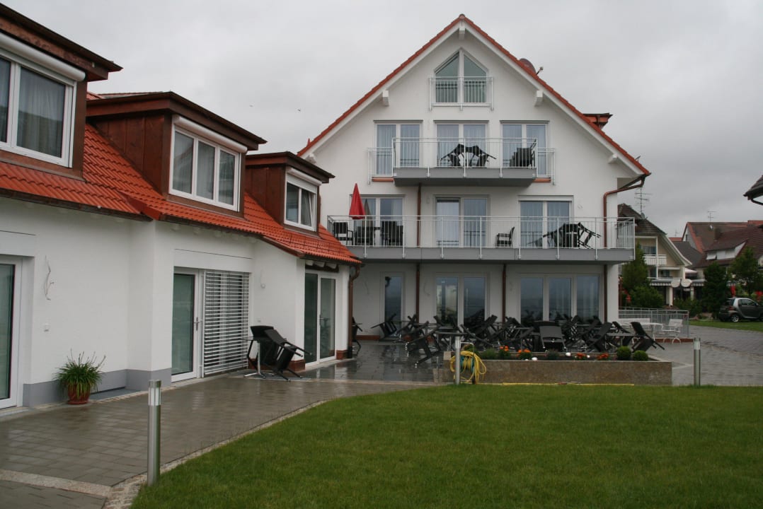 Hotel aus Richtung Bodensee  Seehotel BelRiva