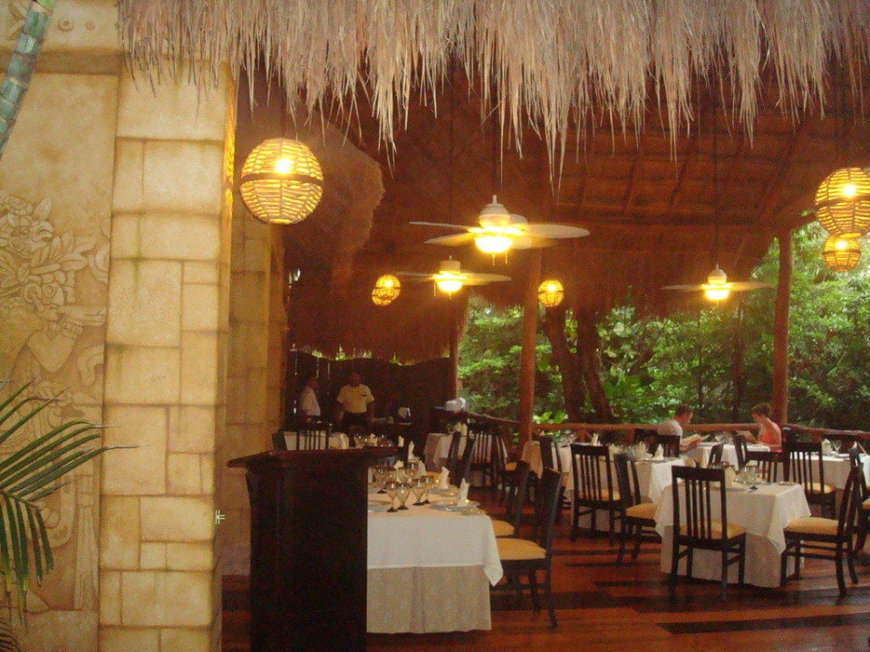 Essen beim Asiaten Viva Azteca by Wyndham - All Inclusive Resort