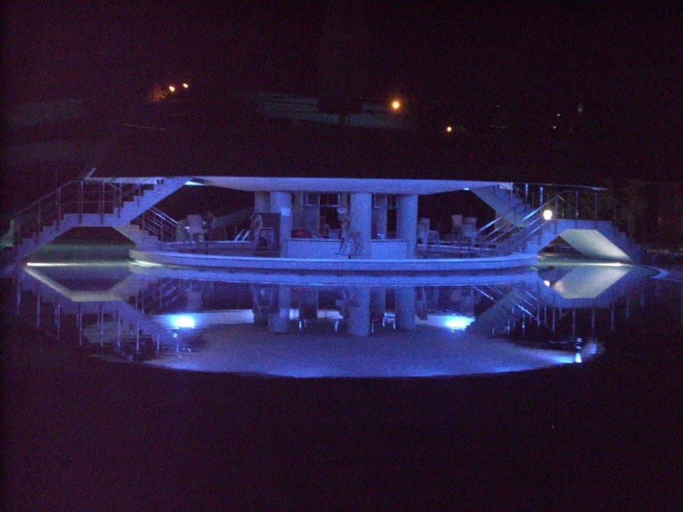 Pool bei Nacht Saphir Hotel & Villas
