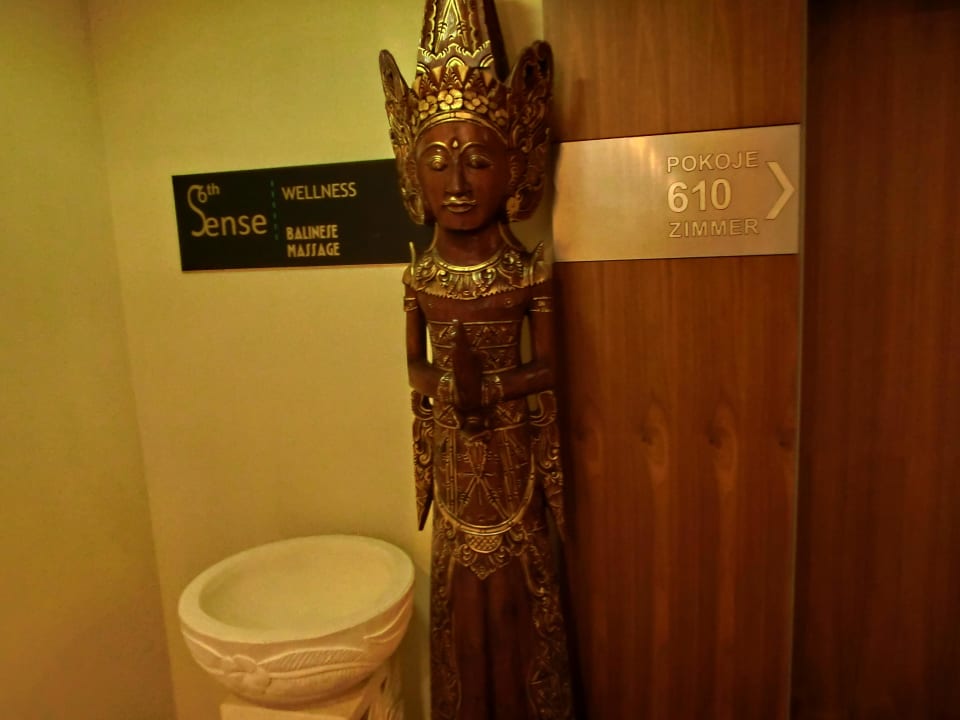 Eingang zum Spa im obersten Hotelgeschoss Wyndham Wroclaw Old Town