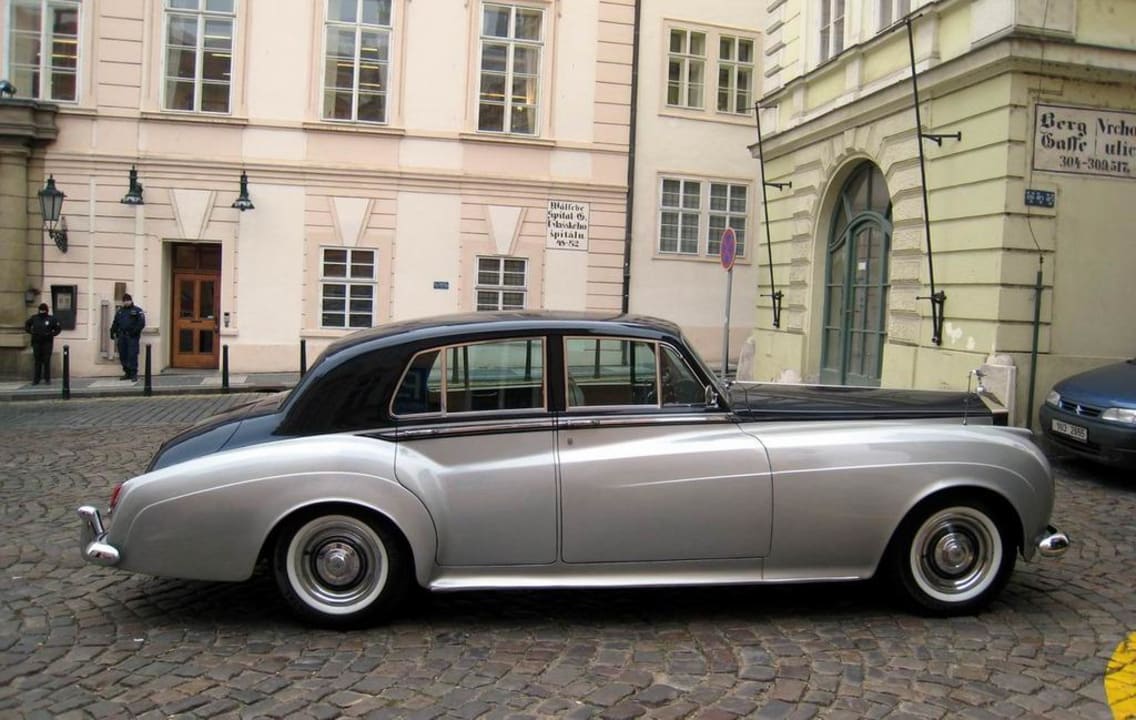 Rolls Royce transfer from airport Residence Hotel Alchymist