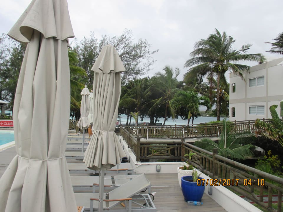 Blick auf Strand Le Peninsula Bay Beach Resort & Spa
