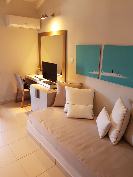 Zimmer The Bay Hotel & Suites