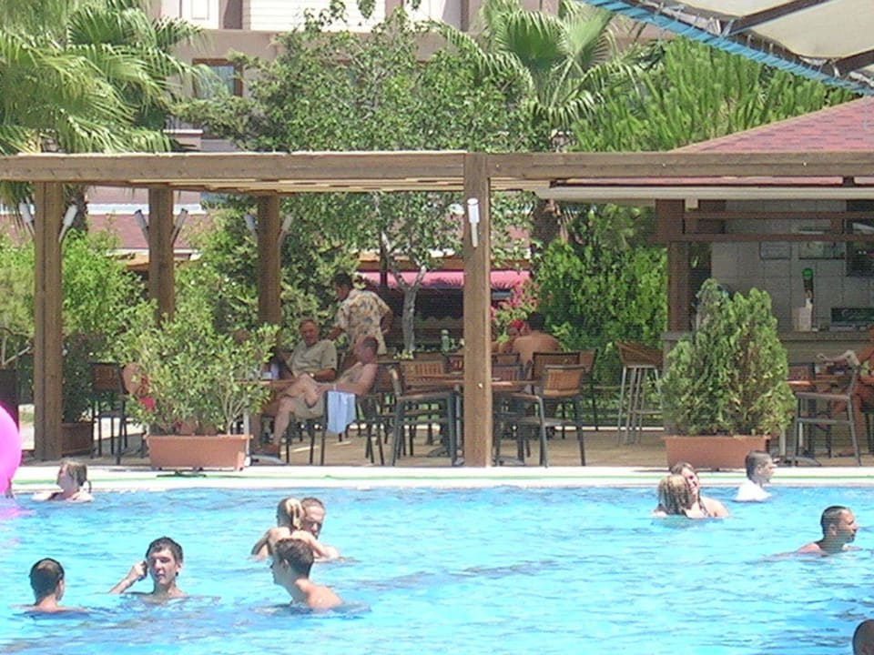 Poolbar Hane Family Resort