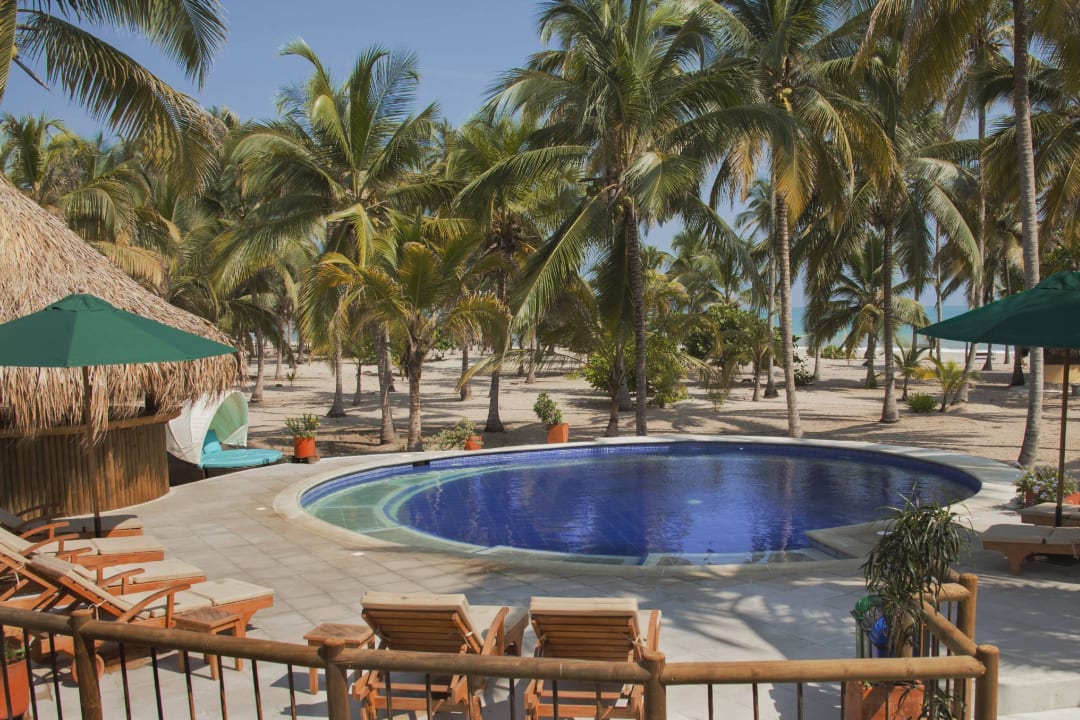 Hotelpool am Strand Aite Hotel