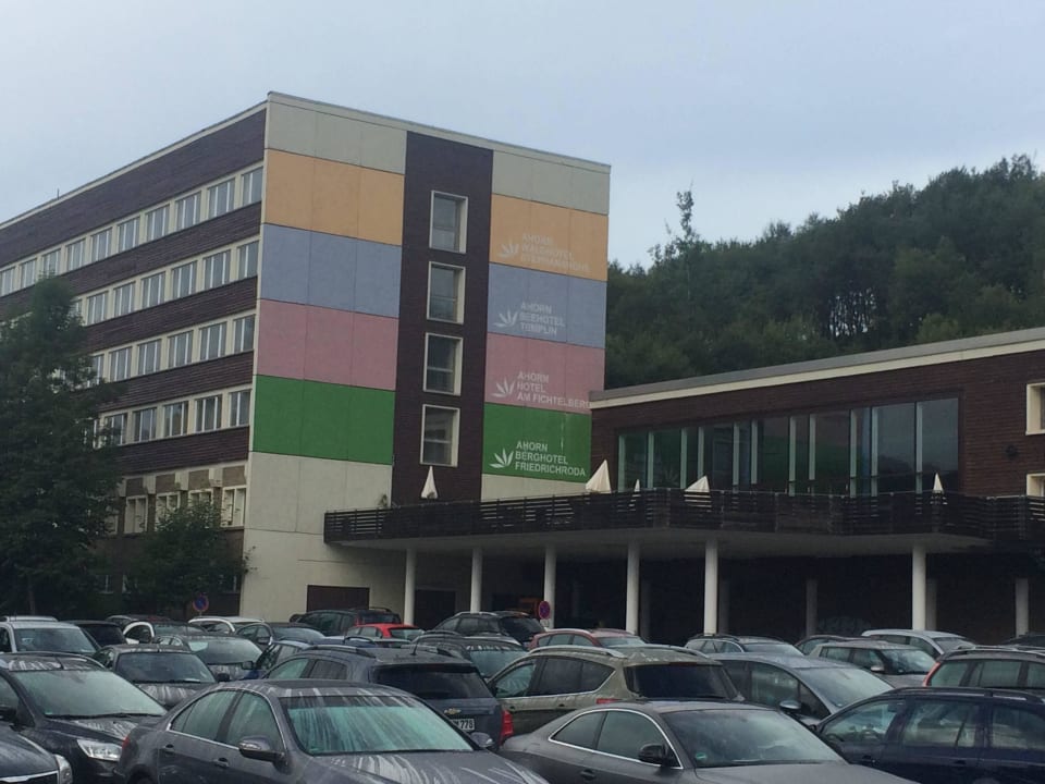 Blick vom Parkplatz her AHORN Hotel Am Fichtelberg