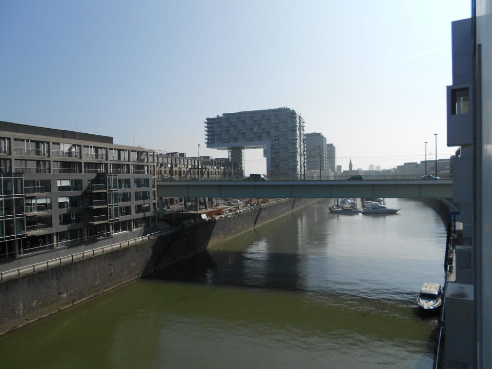 Ausblick in Richtung Kranhäuser art'otel cologne