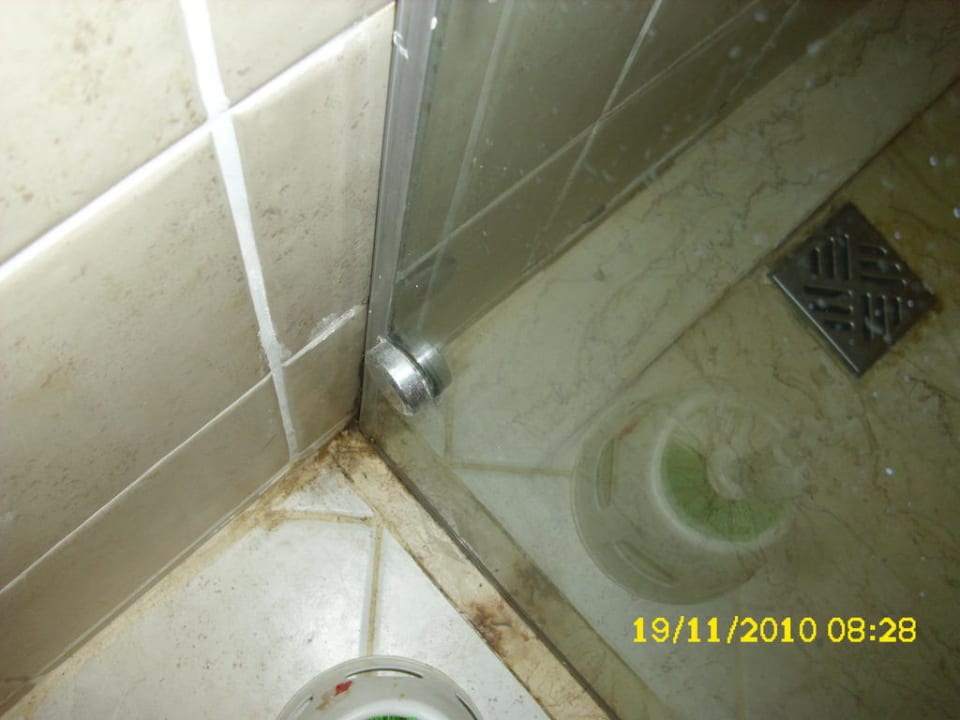 Rundgeputzte Ecken im Bad Serenity Alpha Beach