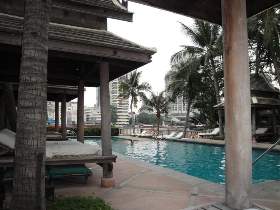 Chillen am Pool Hotel The Peninsula Bangkok