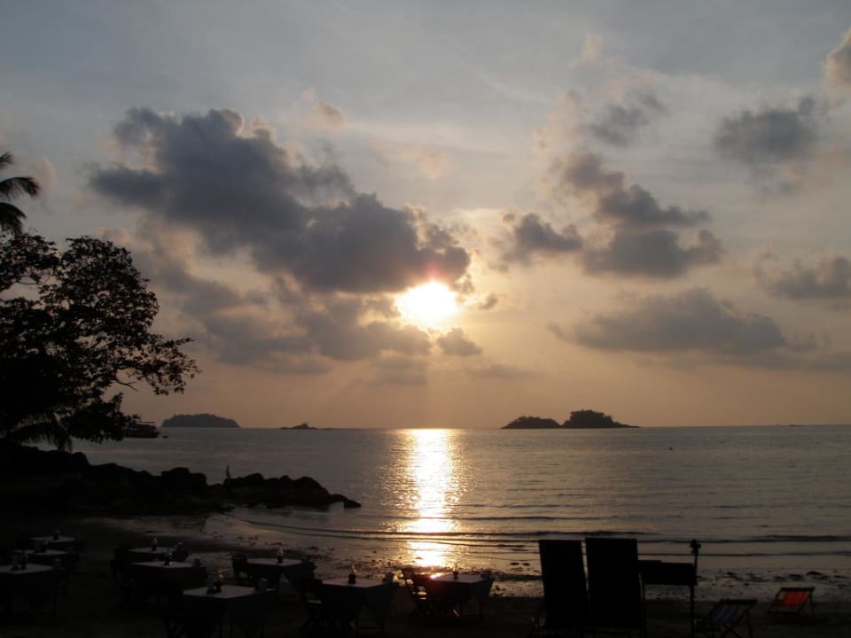 Sonnenuntergang am Strand  Hotel The Dewa Koh Chang