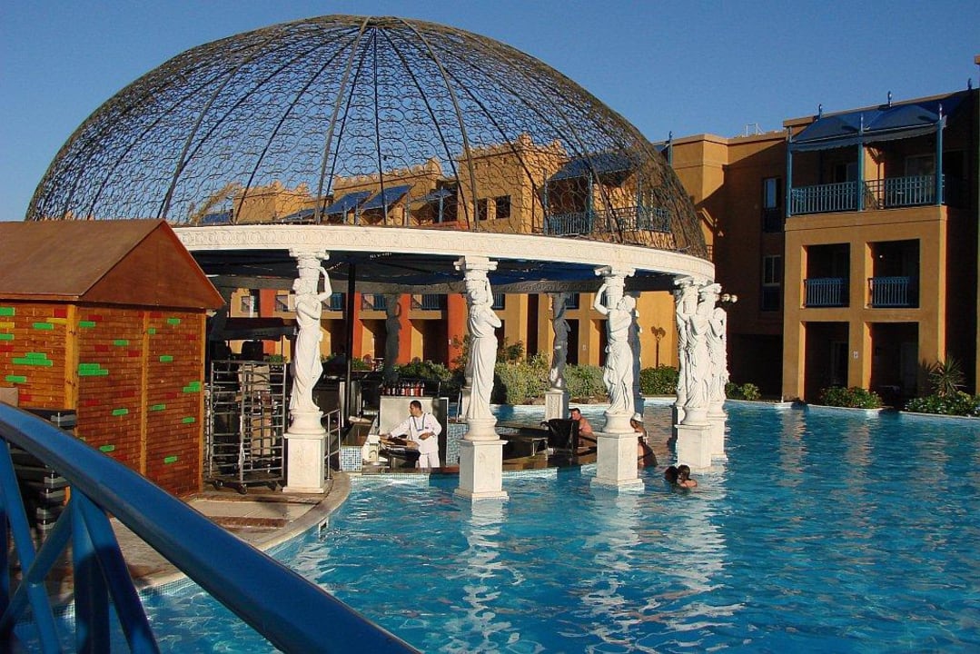 Bar przy basenie Titanic Beach Spa & Aqua Park